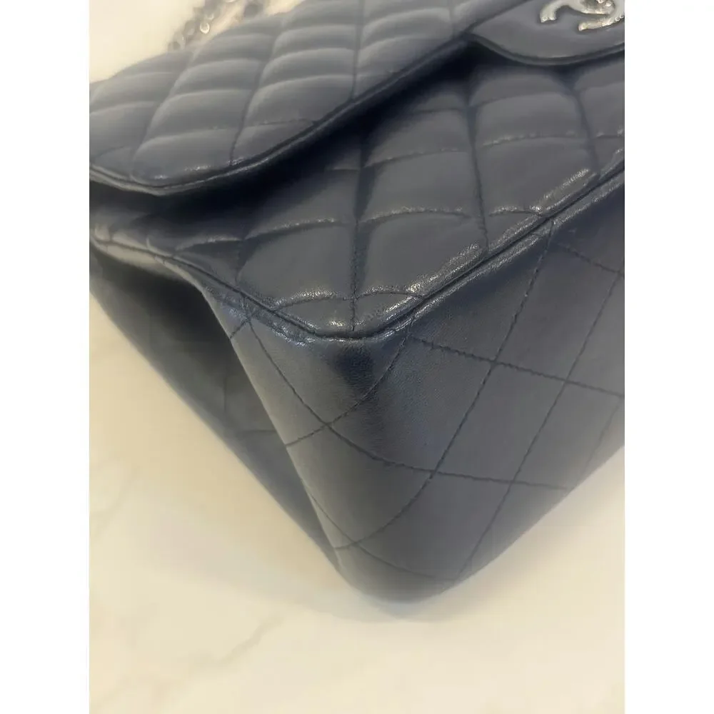 Chanel Quilted Flap Bag in Navy Blue Lambskin - Excellent Condition